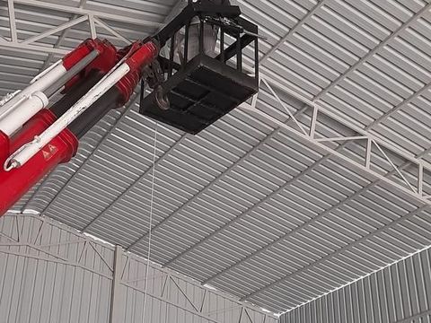 Yüksek tavanlı depoda sepetli platformla armatür montajı – Mersin Akdeniz Ferhat Elektrik